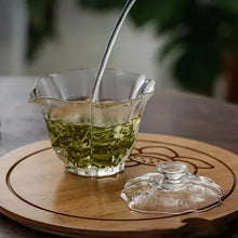Load image into Gallery viewer, Petal Ridge Glass Gaiwan Tea Cup with Spout | Chinese KungFu Set