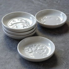 Load image into Gallery viewer, Revealing Cat Soy Sauce Plate | Small Ceramic Seasoning Dish - 1 Pc