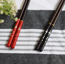 Load image into Gallery viewer, Sakura Floral Style Wooden Chopsticks | Black &amp; Red (1 Pair)