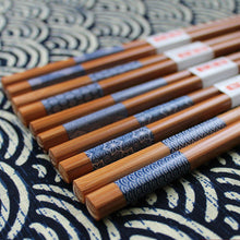 Load image into Gallery viewer, Natural Wood Bamboo Chopsticks with Blue Patterns (5 pairs)
